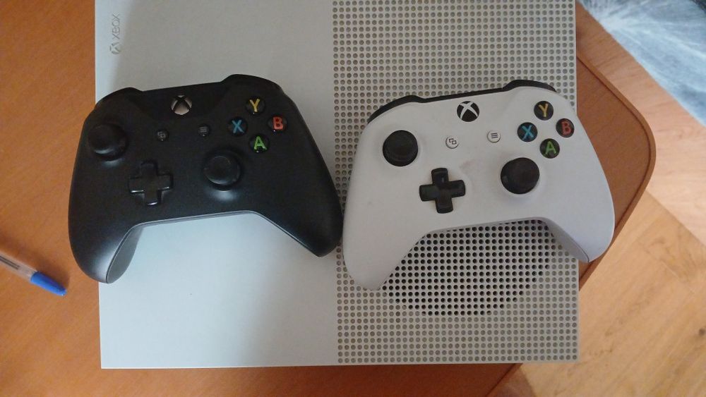 Xbox one S,2manete,19 jocuri de xbox