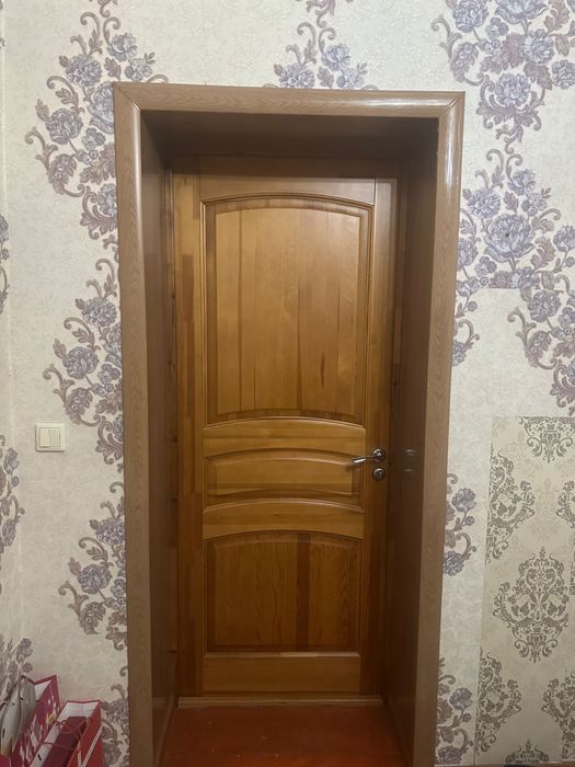 Двери из дерева.
