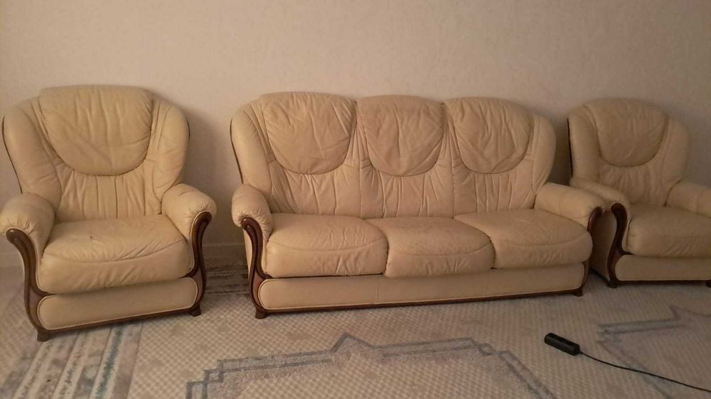 Продам 1 дивана  и 2 кресло.