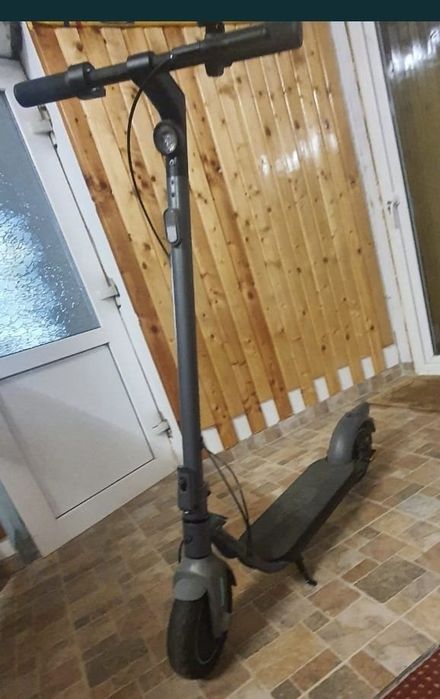 De vânzare , trotineta electrică.