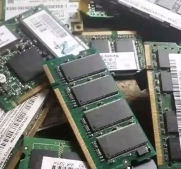 Reciclam placi, rami,procesoare,pini auriți. Calculatoare, laptopuri, telefoane vechi,hardiscuri.