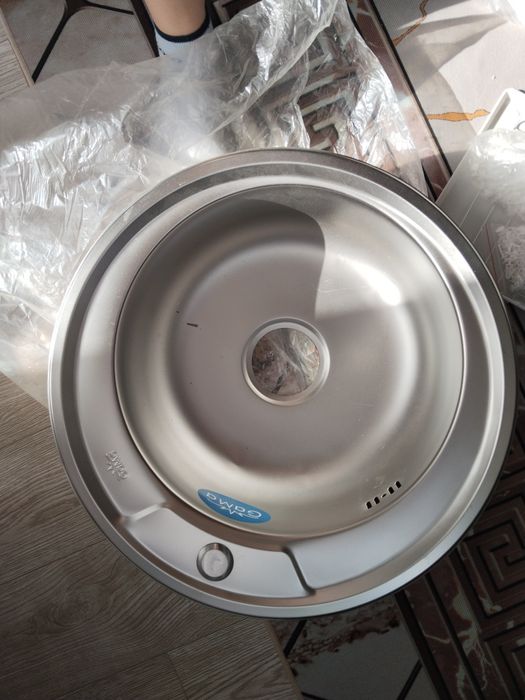 Продам кухонные мойки  новую