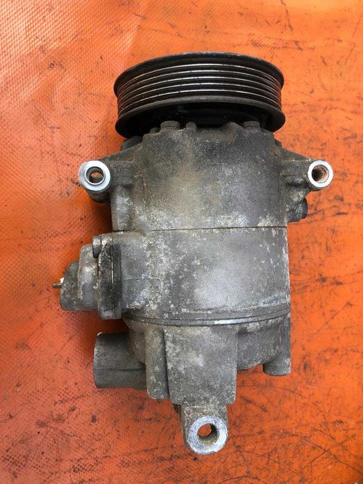Compresor clima VW Passat B7 1.6 tdi 5N0820803E