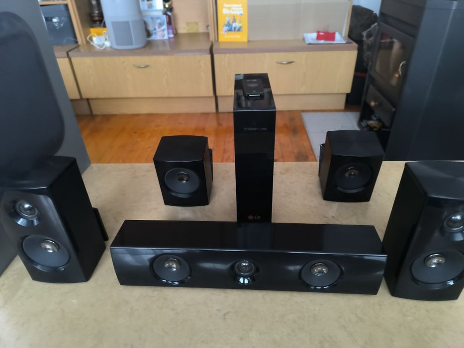 Продавам колони за домашно кино LG и буфер Самсунг