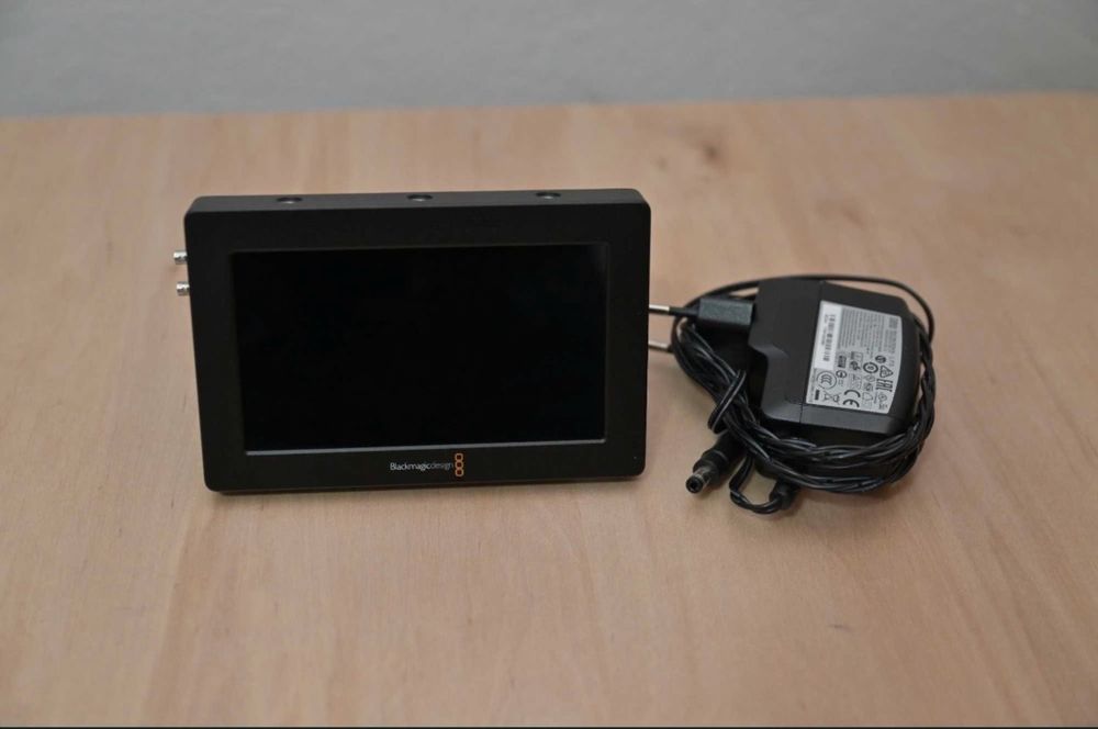 Vind camera video Panasonic UX AG 90 obiectiv Nikon  24-70 F.2.8