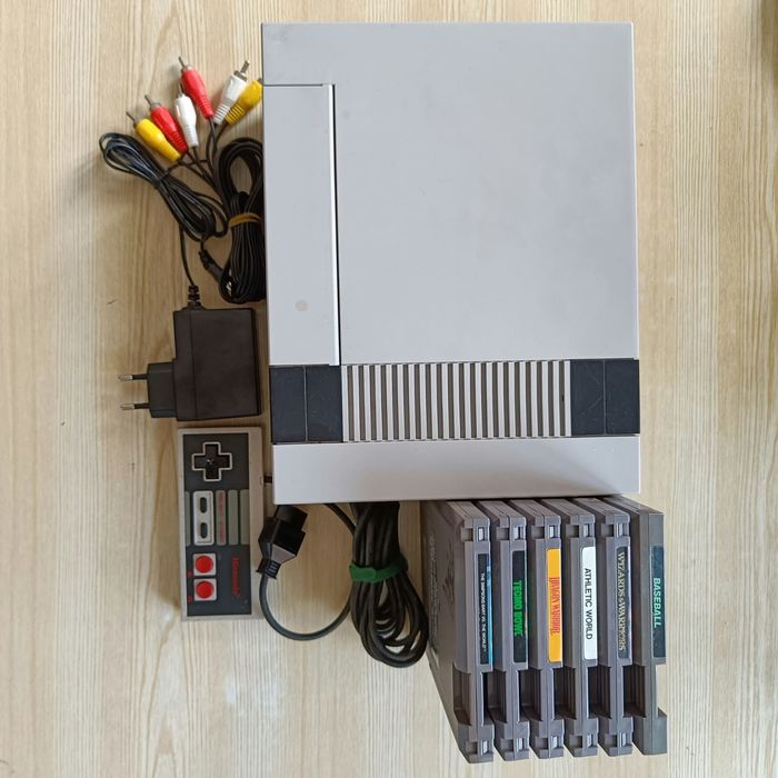 Игровая приставка NES от Nintendo с Играми