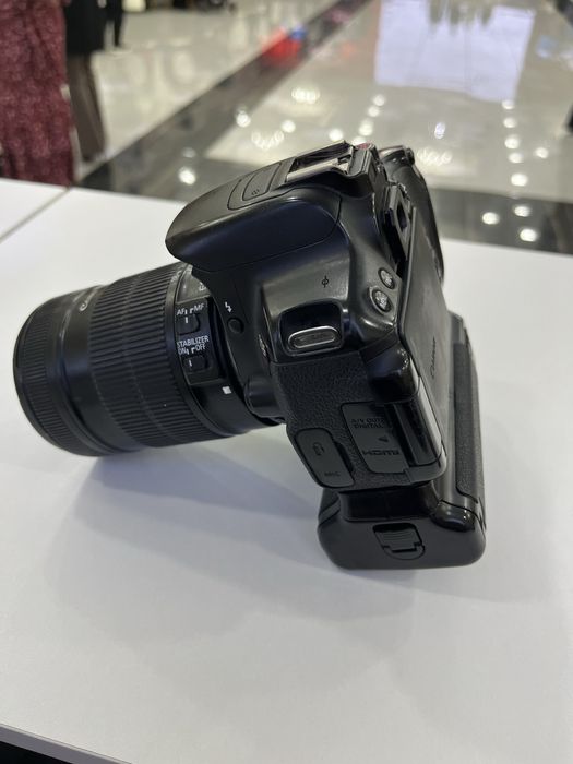 Продам фотоаппарат Canon Rebel T4i (Canon 650D)