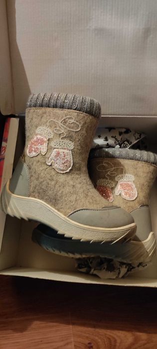 Продам детскую обувь для девочек