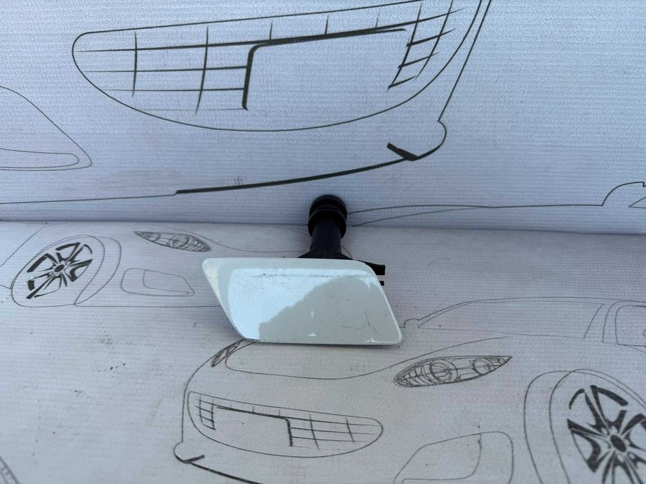 Spălător Far cu Capac Dreapta Audi Q3 2015 / 2011-2016 Cod OEM 8U0955102D (5D2)