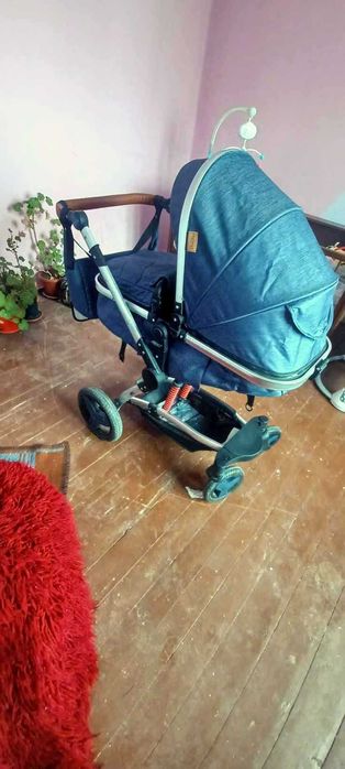 Количка с чанта.