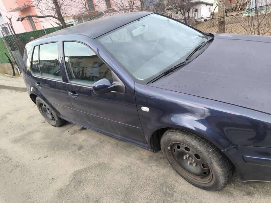 Голф 4 бензин 2001 година