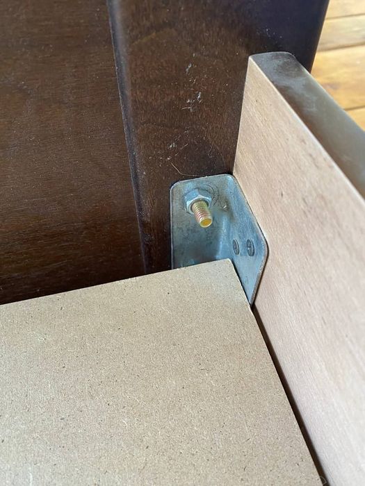 Деревянная кровать