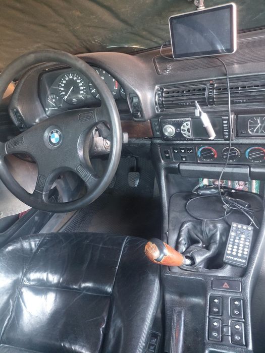 Продам BMW 730i 1987года