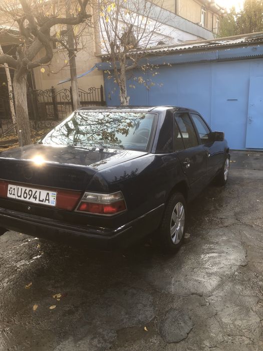 Mercedes-Benz W124 | 1985 г. | Механика | Газ (метан) двигатель М 102