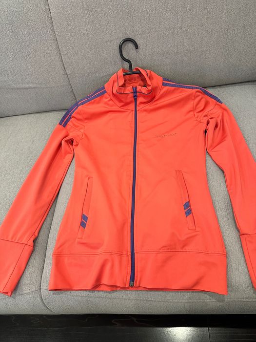 Дамски спортен суитчър