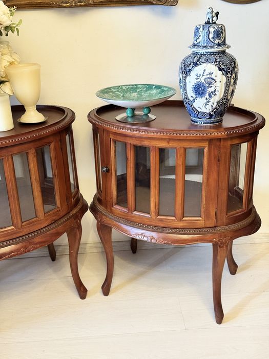 Comoda , vitrina lemn