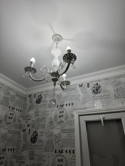 Продам люстры разные.