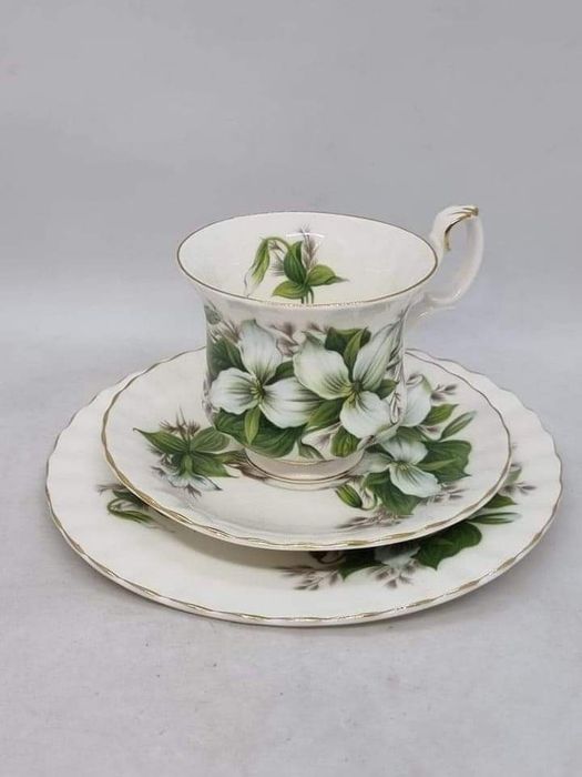 ROYAL ALBERT TRILLIUM, английски троен сет за кафе, костен порцелан