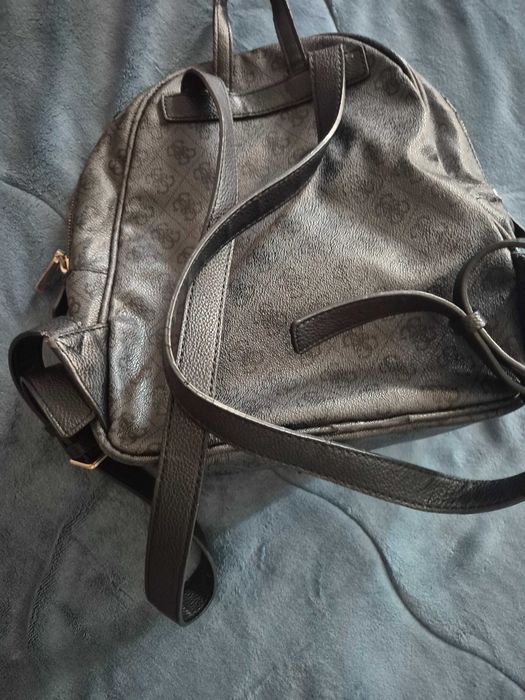Дамска кожена раница Guess