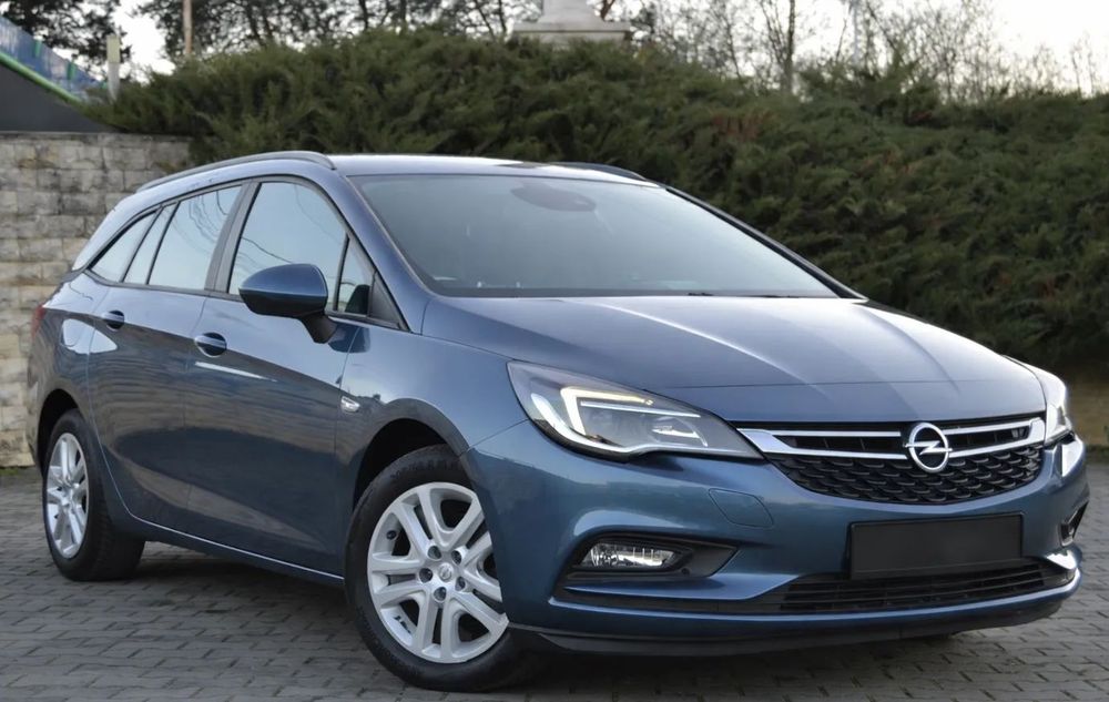 Opel Astra 2017 LED Navigatie Senzor Parcare Scaune  si Volan Incalzit