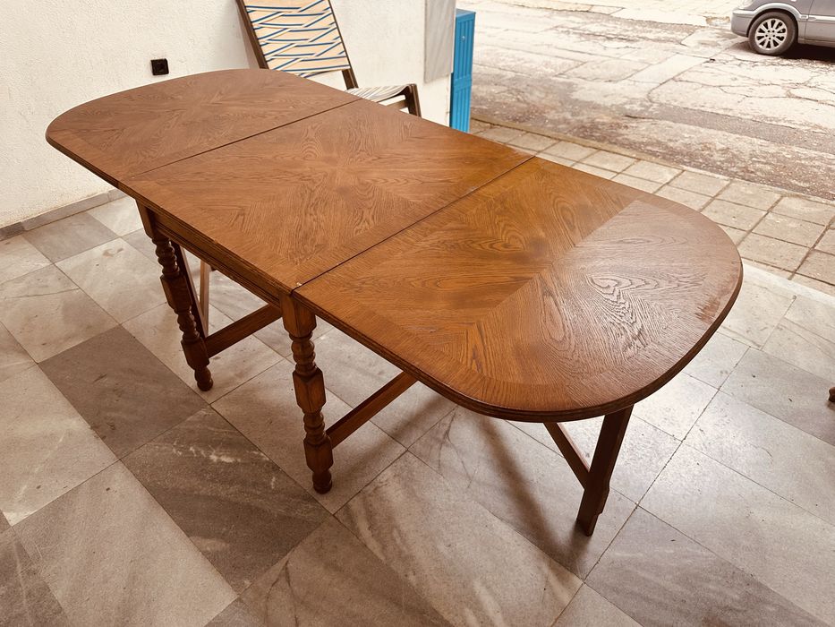 Разтегателна дъбова трапезна маса с падащи плотове