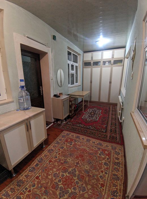 Продается своя 3/1/5 на Кара су 1. Напротив базарчика