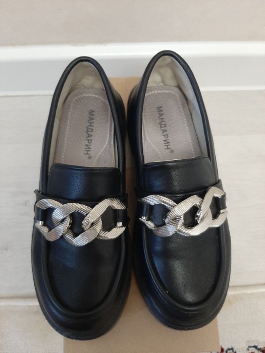 Продаётся детская обувь.