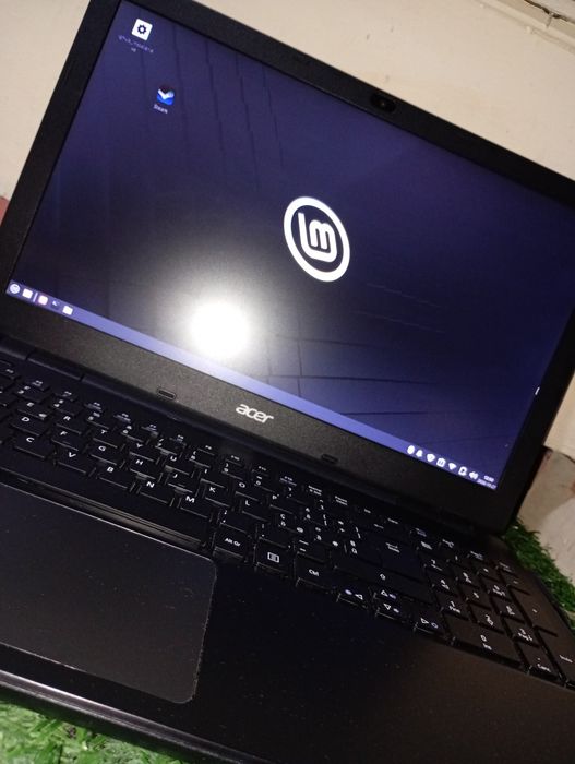 Laptop  se numește Acer