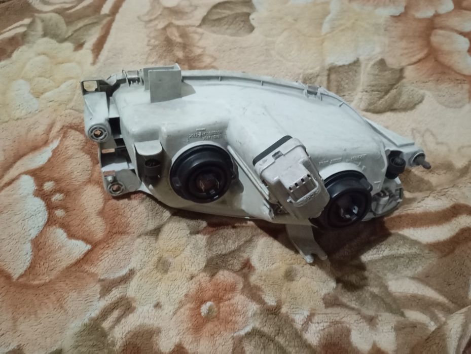 Фара на Мазда 323С