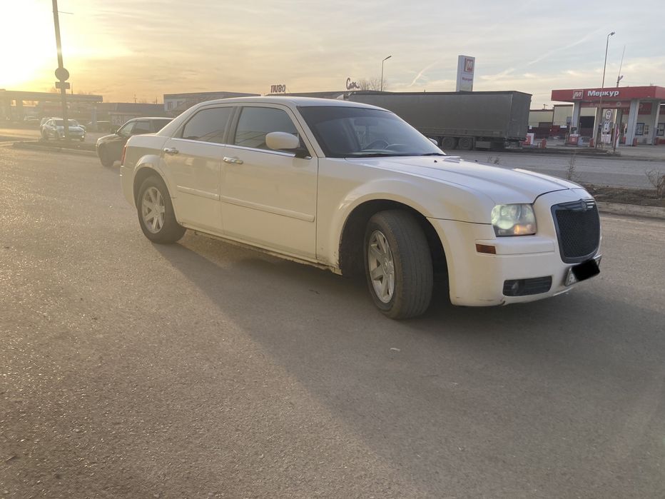Chrysler C300 в хорошем состоянии