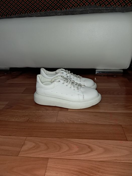 Кроссовки женские