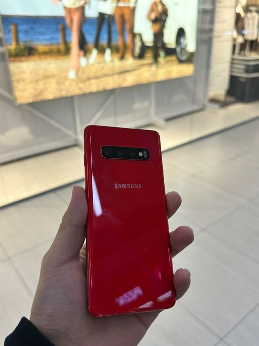 Продам Samsung S10