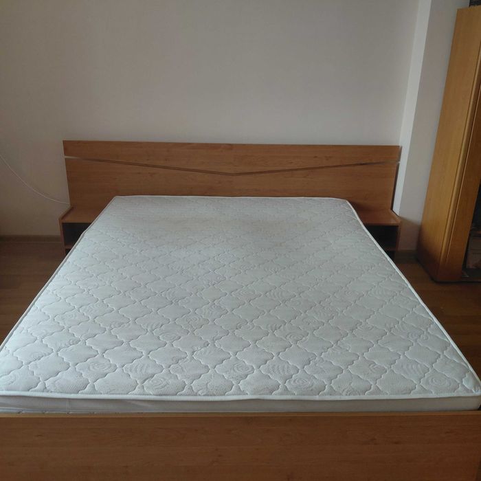 Продавам спалня с повдигащ механизъм – отлично състояние