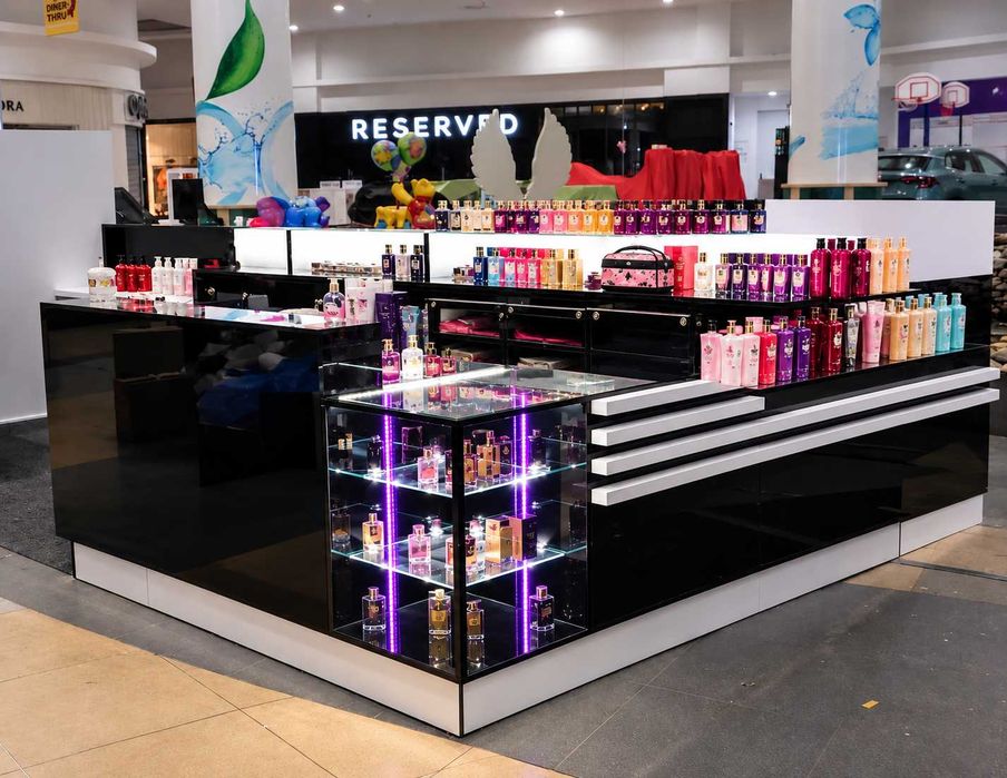 Insulă comercială premium de vânzare | Stand mall cu vitrine