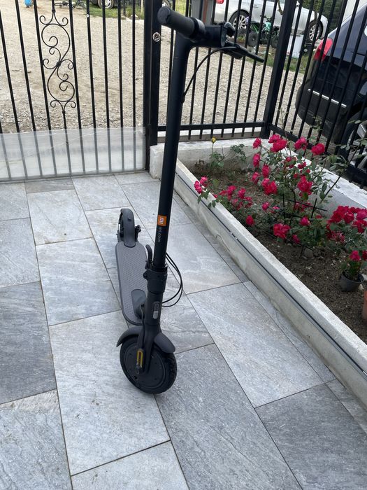 Trotineta electrica Xiaomi scooter essential