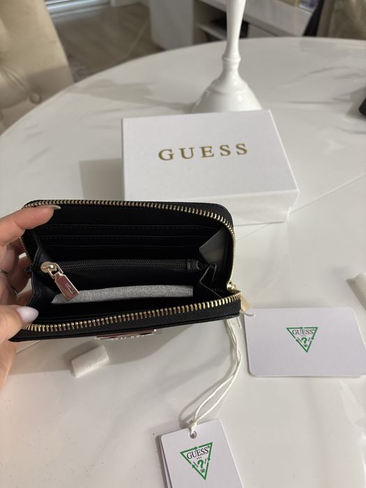 Дамски портфейл Guess