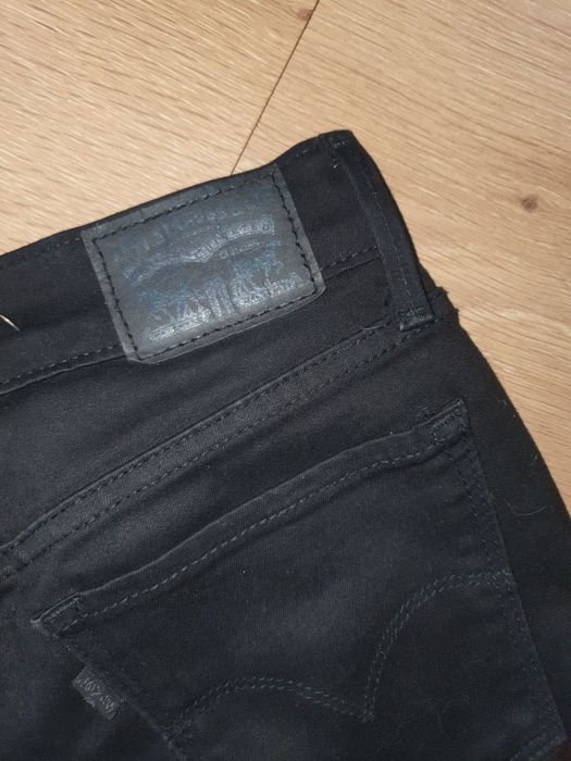 Blugi Levi's marimea 25 noi