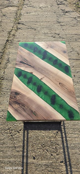 Masa cafea,lemn de nuc si rășină