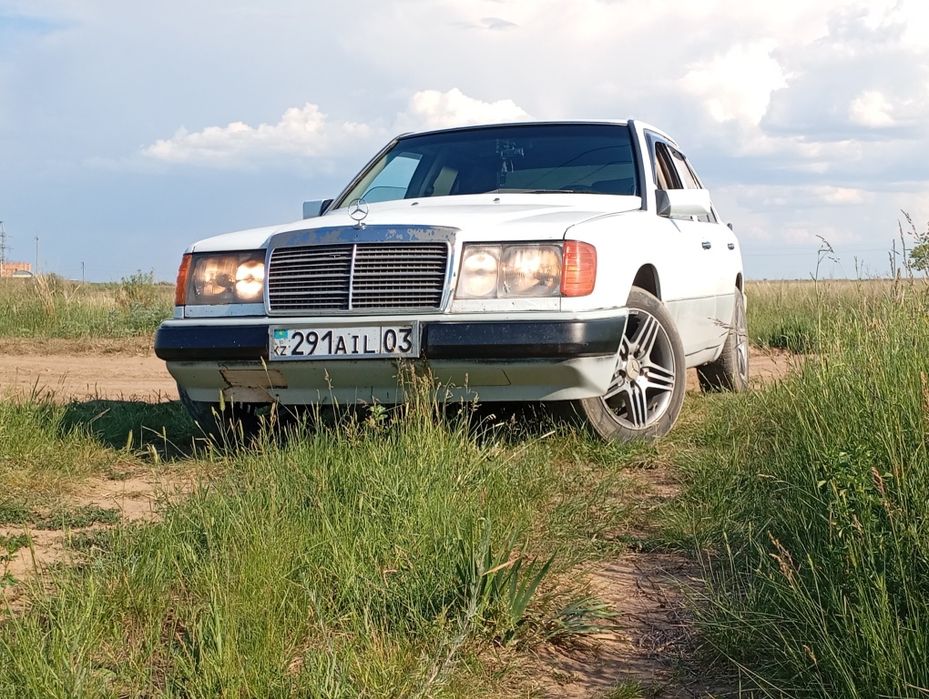 Автомобиль мерседес 124