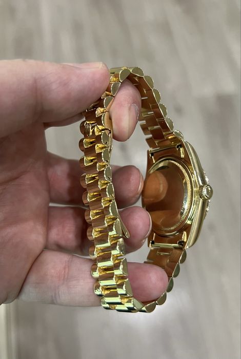 Продам золотые часы Rolex