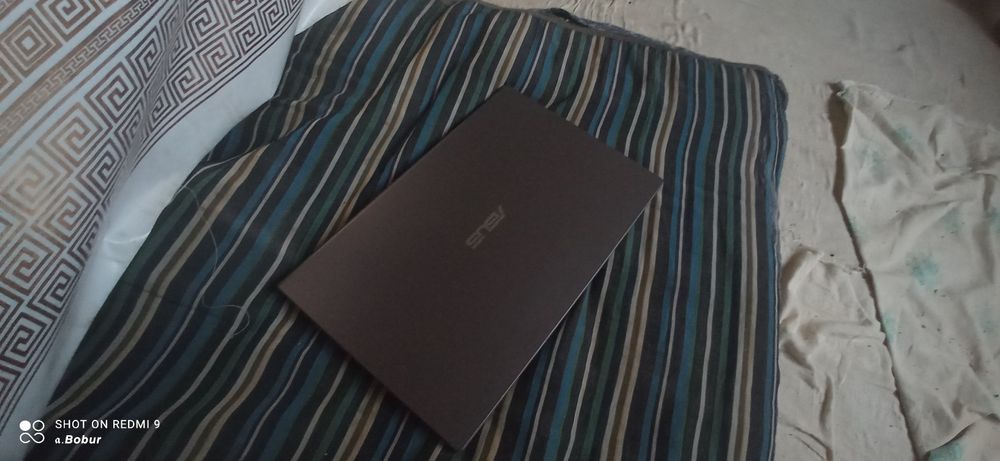 ASUS vivobook laotop