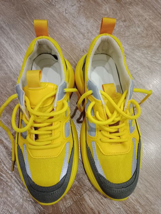 Продам кроссовки 39 р.