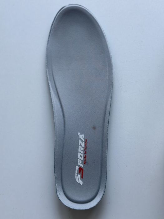 Продам кроссы в хорошем состояние