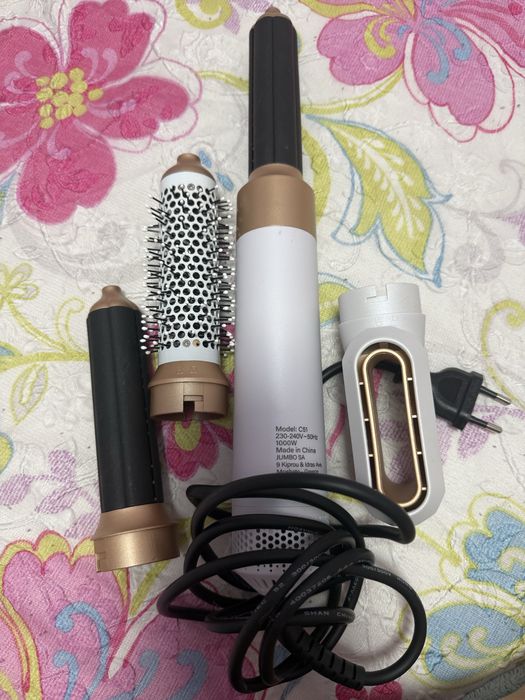 Уред тип dyson за къдрици