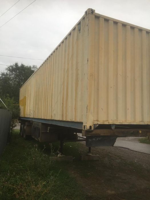Полуприцеп с контейнером