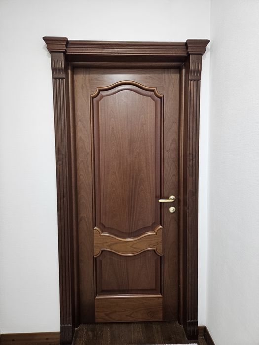 Продам двери натуральное дерево