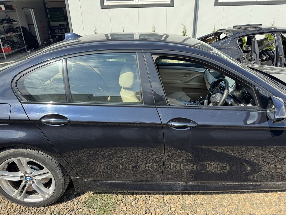 Dezmembrez BMW F10 2015 facelift 525d 218cp M Pachet plafon negru