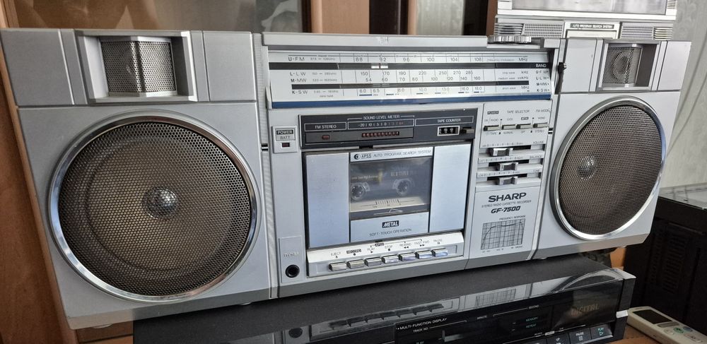 Sharp GF-7500 радиокасетофон