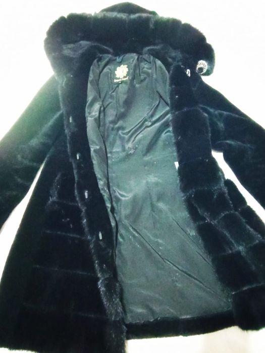 Продам шубу с капюшоном мутон с норкой