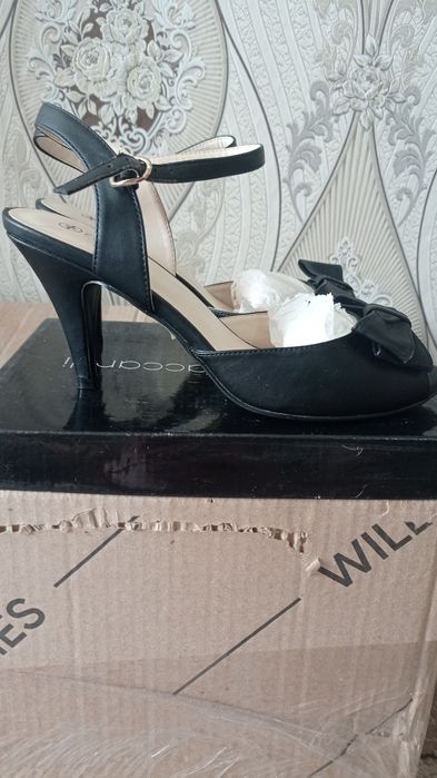 Продам босоножки t.taccardi